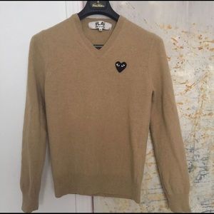 Comme des Garçons play camel v neck sweater M